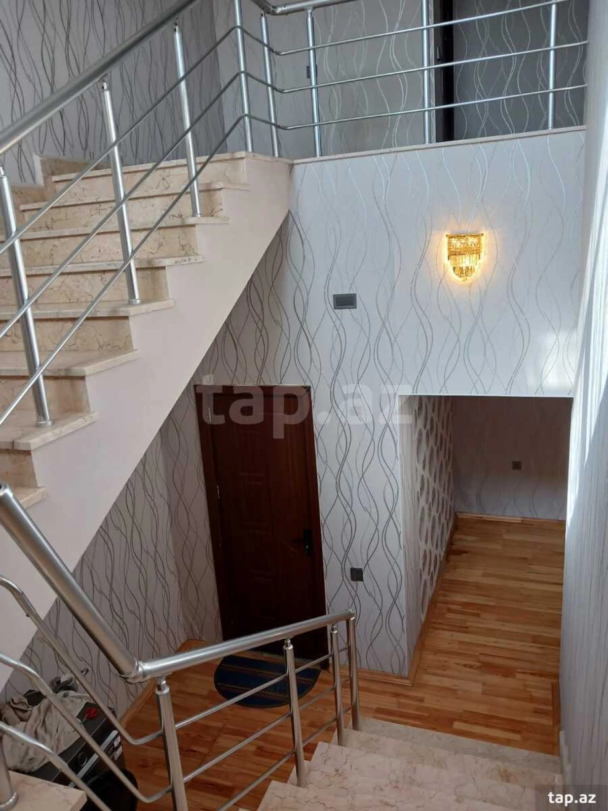 Satılır 6 otaqlı həyət evi