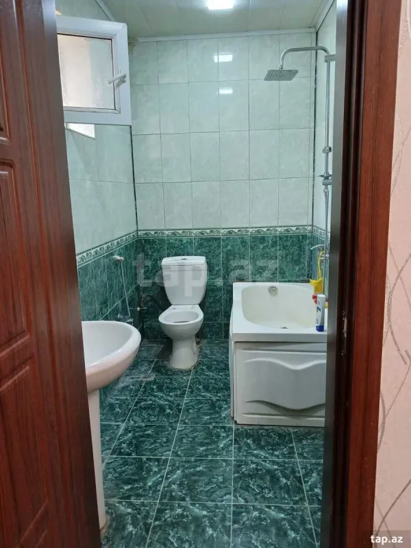 Satılır 6 otaqlı həyət evi