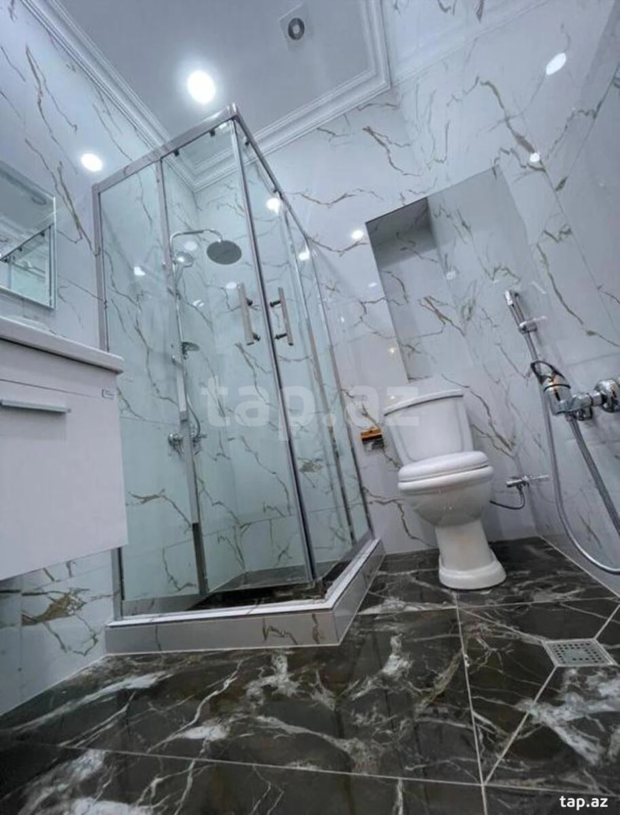 Kirayə verilir 2 otaqlı yeni tikili 70 m²