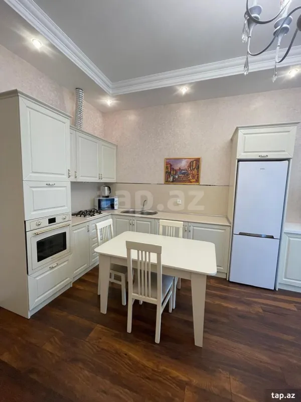Kirayə verilir 2 otaqlı yeni tikili 70 m²