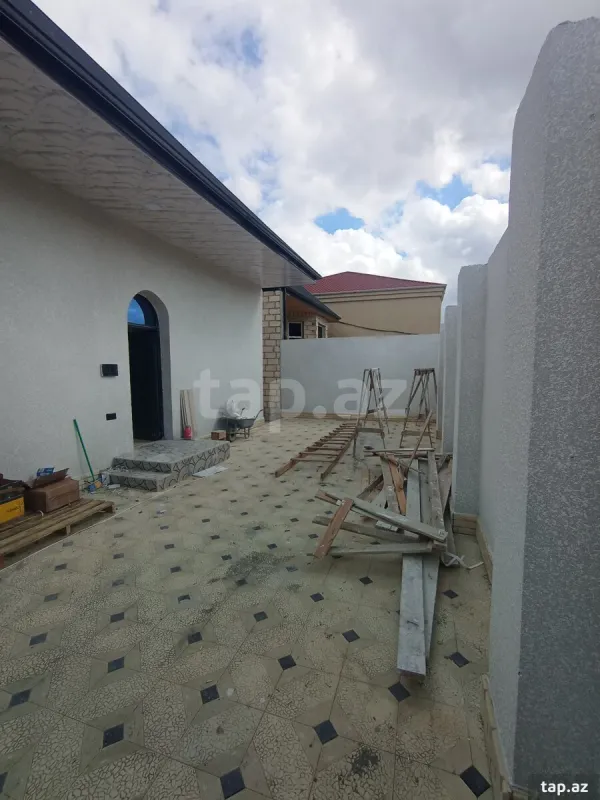 Satılır 5 otaqlı həyət evi