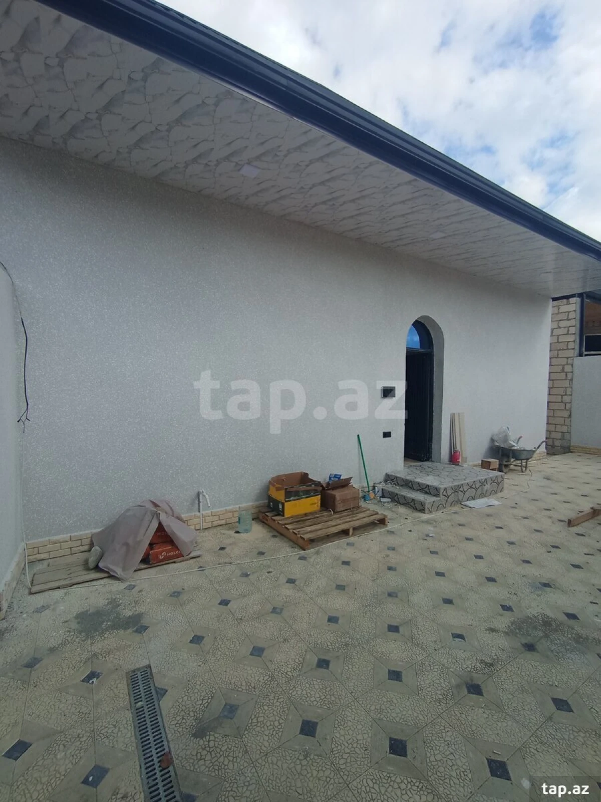 Satılır 5 otaqlı həyət evi