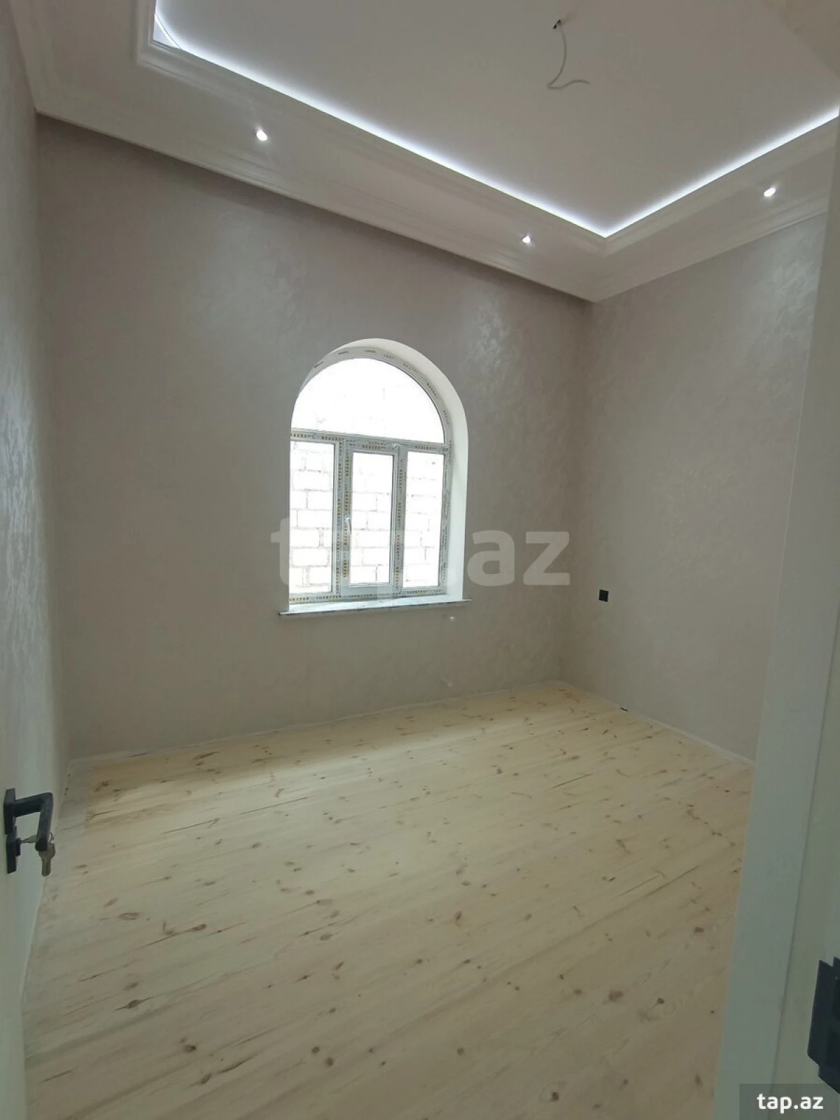 Satılır 5 otaqlı həyət evi
