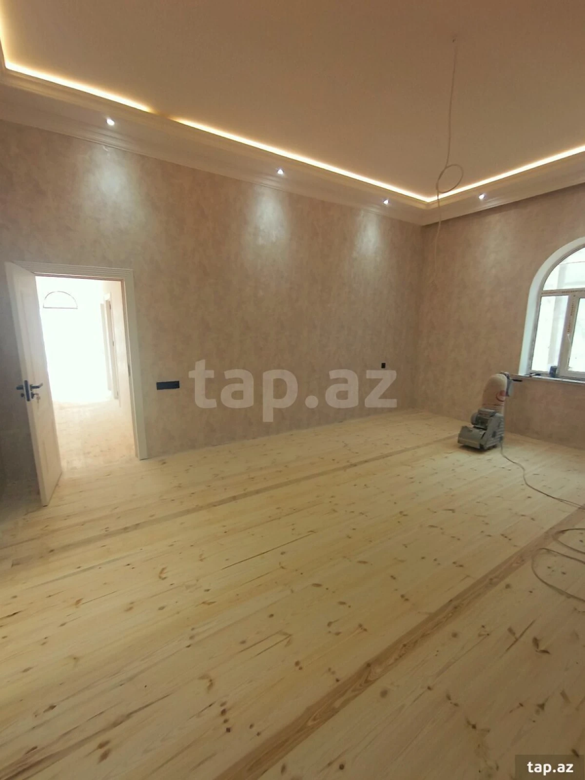 Satılır 5 otaqlı həyət evi