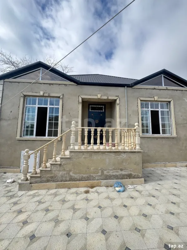 Satılır 4 otaqlı həyət evi