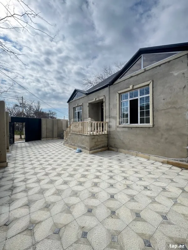 Satılır 4 otaqlı həyət evi