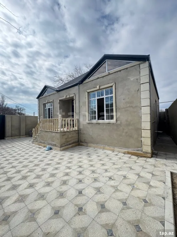 Satılır 4 otaqlı həyət evi