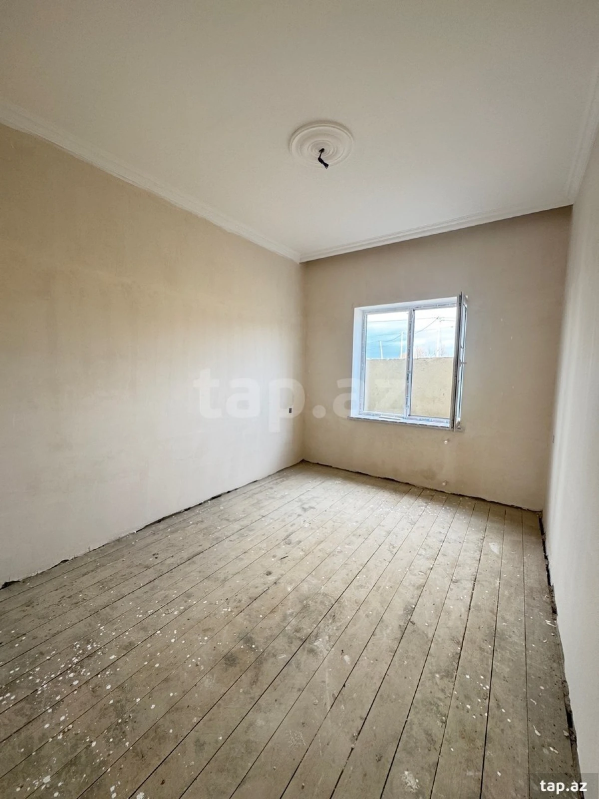 Satılır 4 otaqlı həyət evi