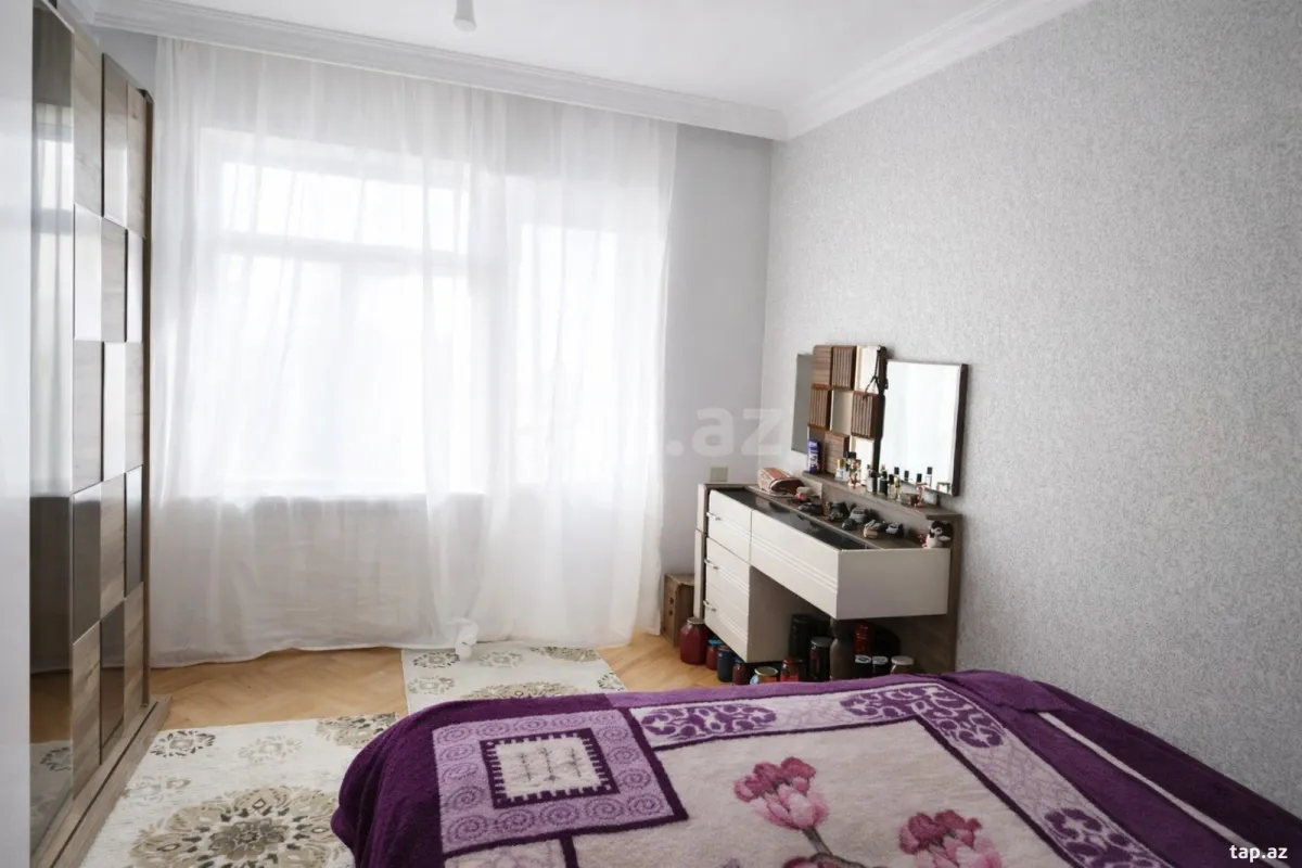 Satılır 5 otaqlı mənzil 120 m²