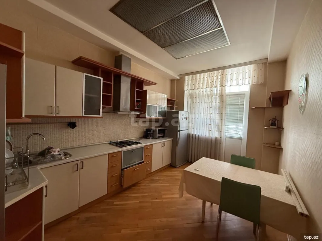 Kirayə verilir 2 otaqlı yeni tikili 109 m²