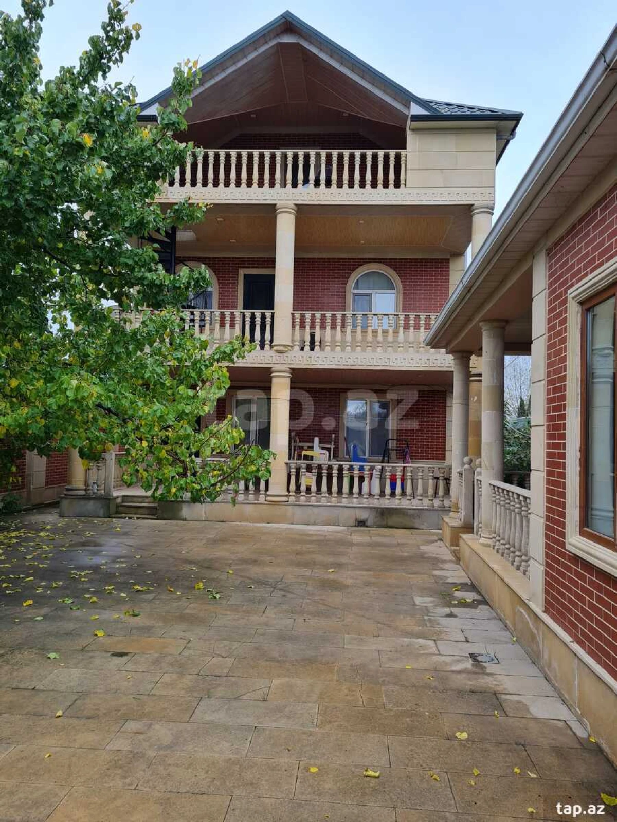 Satılır 7 otaqlı həyət evi