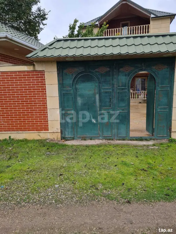 Satılır 7 otaqlı həyət evi