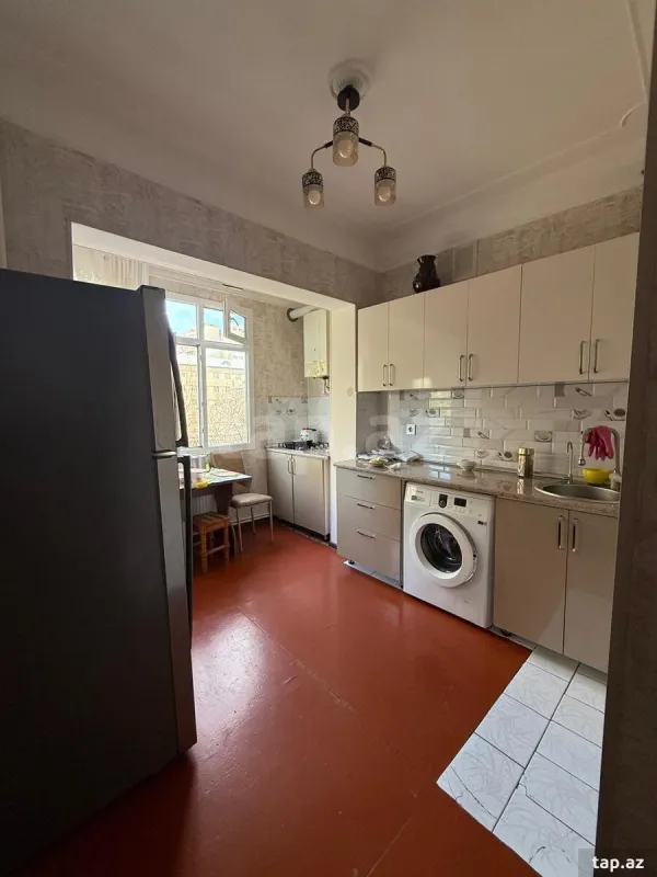 Kirayə verilir 2 otaqlı mənzil 65 m²