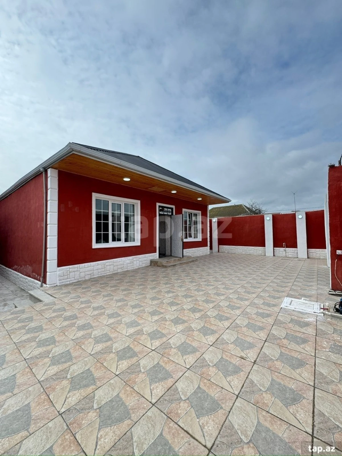 Satılır 3 otaqlı həyət evi