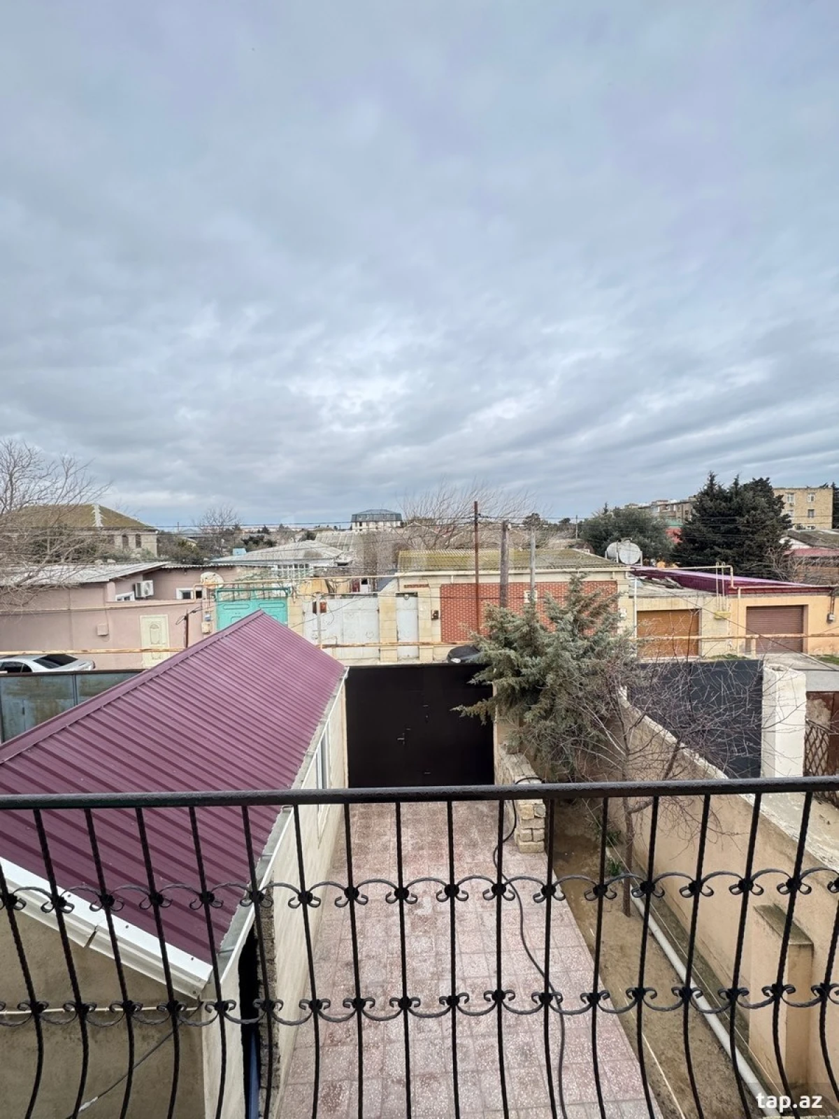 Satılır 4 otaqlı həyət evi