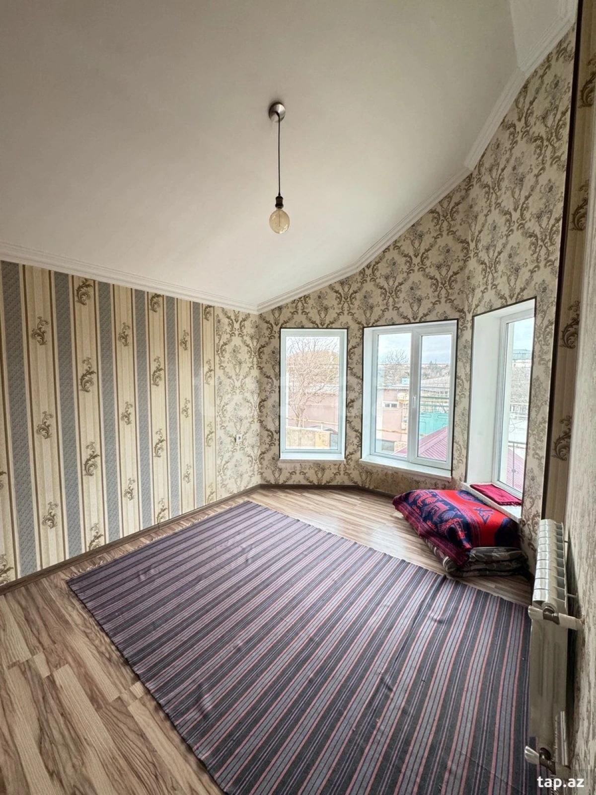 Satılır 4 otaqlı həyət evi