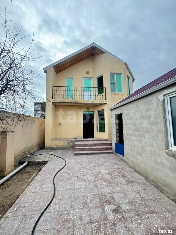 Satılır 4 otaqlı həyət evi