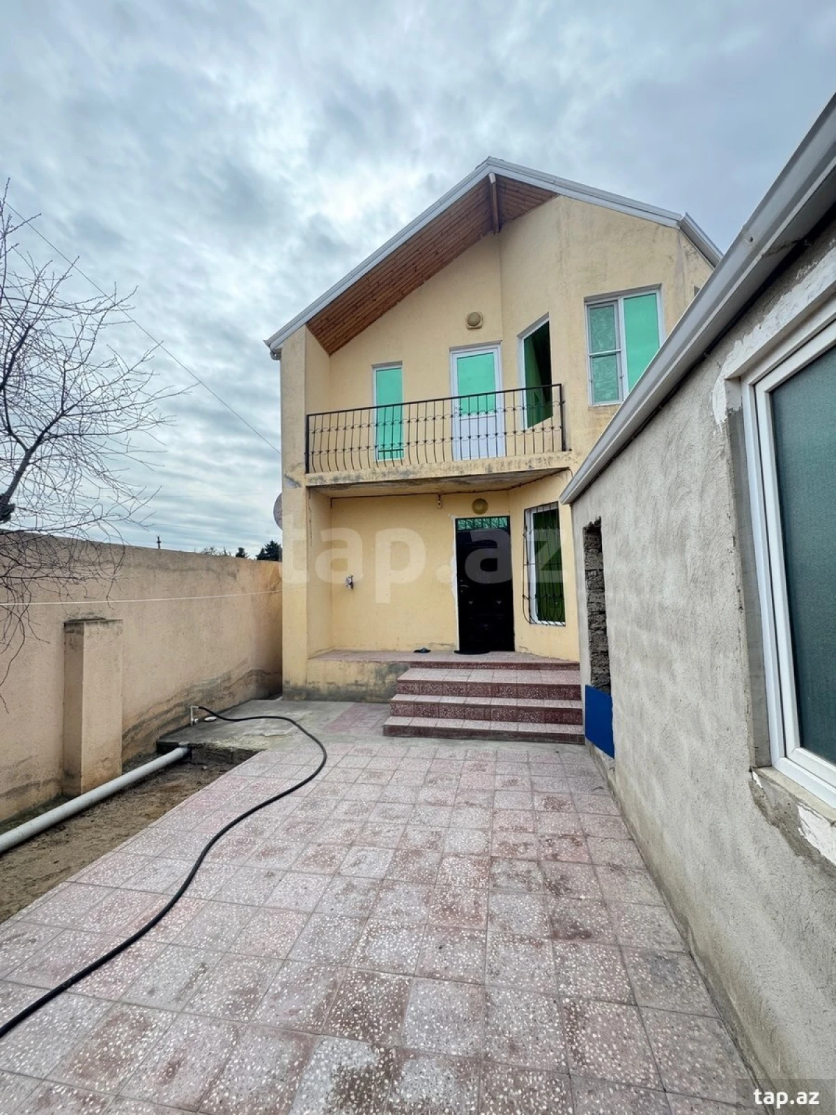 Satılır 4 otaqlı həyət evi