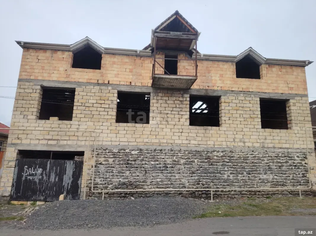 Satılır 6 otaqlı həyət evi 480 m²