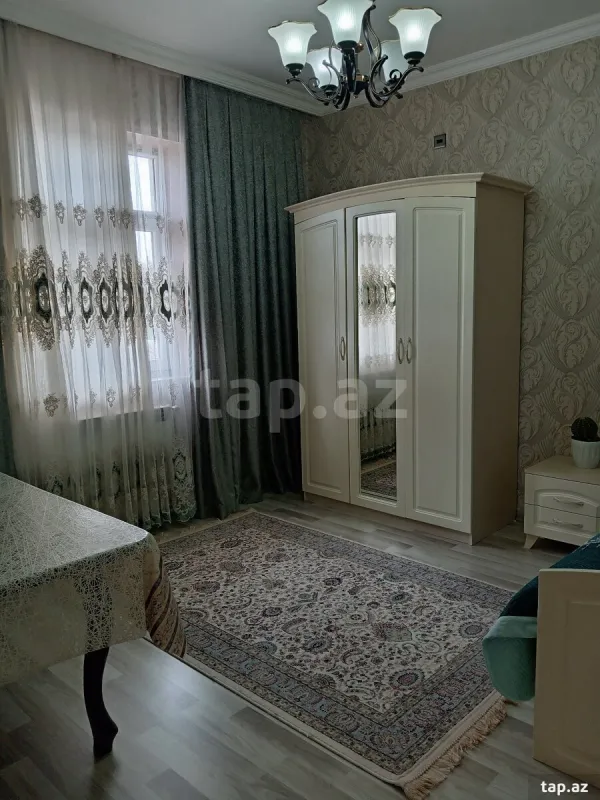 Satılır 5 otaqlı həyət evi