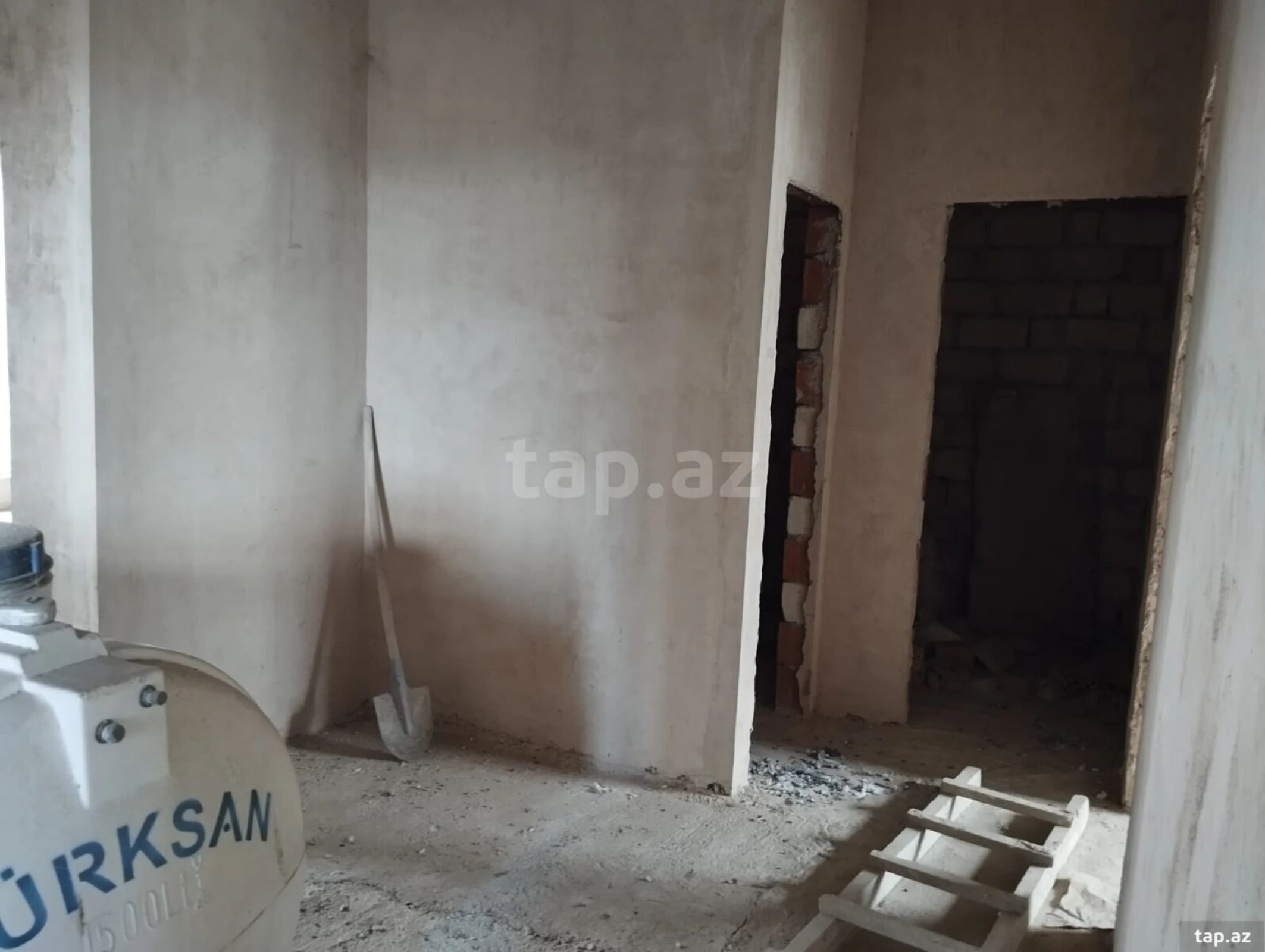 Satılır 4 otaqlı həyət evi 162 m²