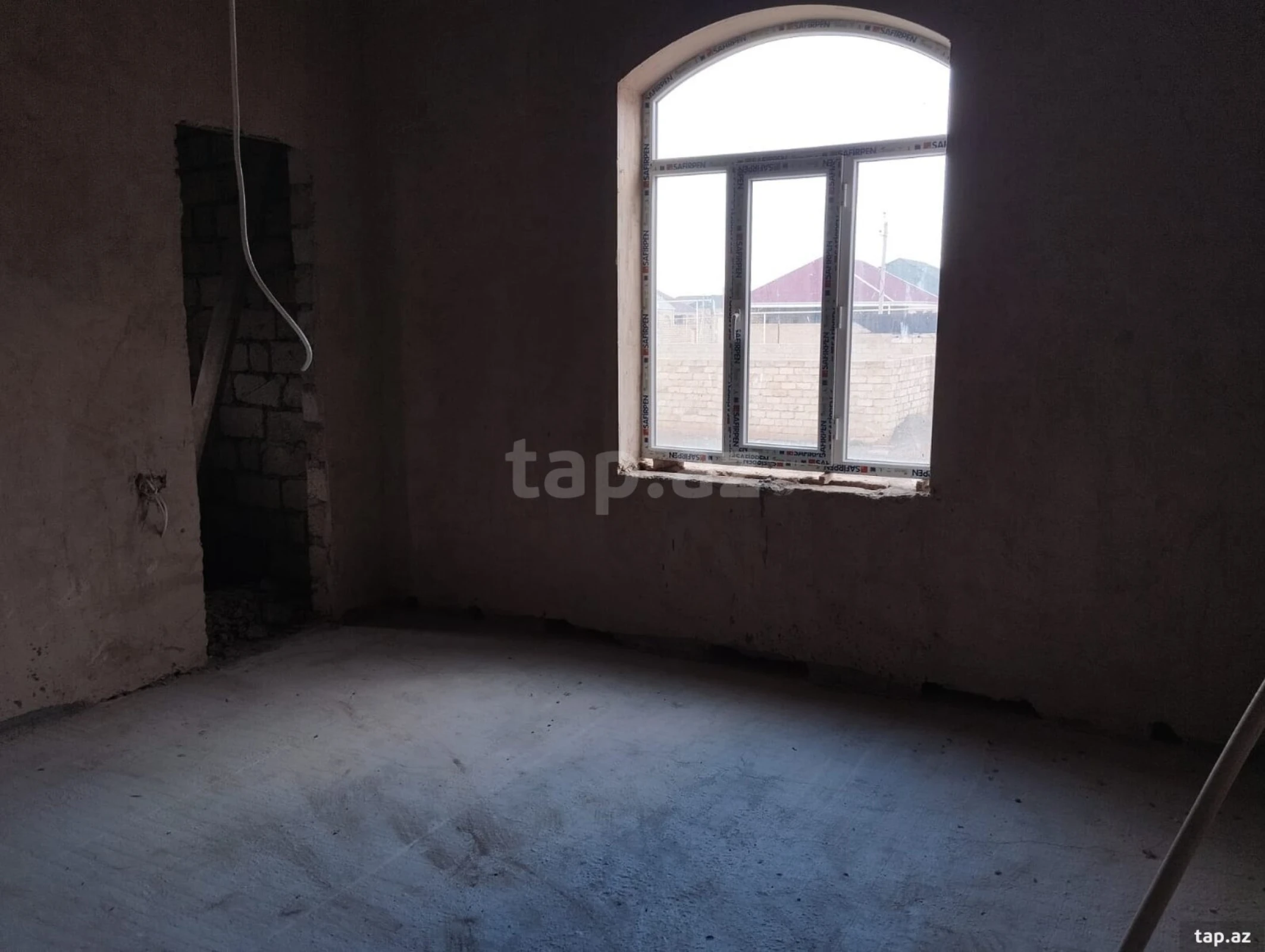 Satılır 4 otaqlı həyət evi 162 m²