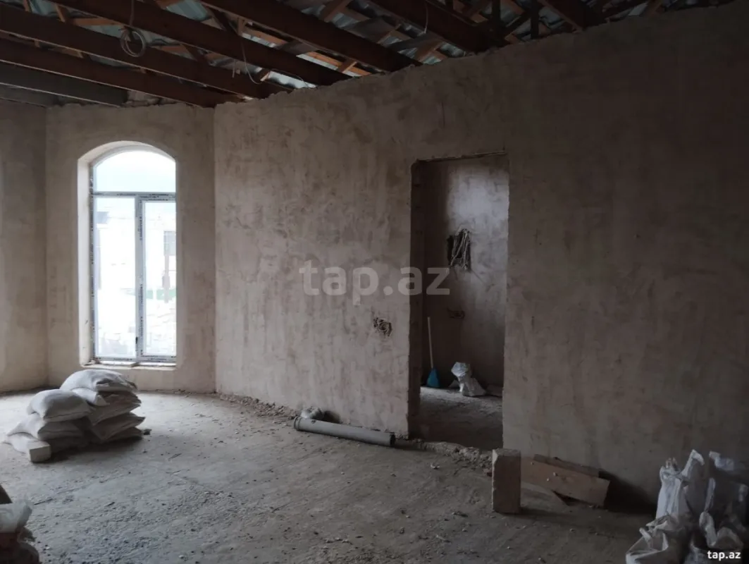 Satılır 4 otaqlı həyət evi 162 m²