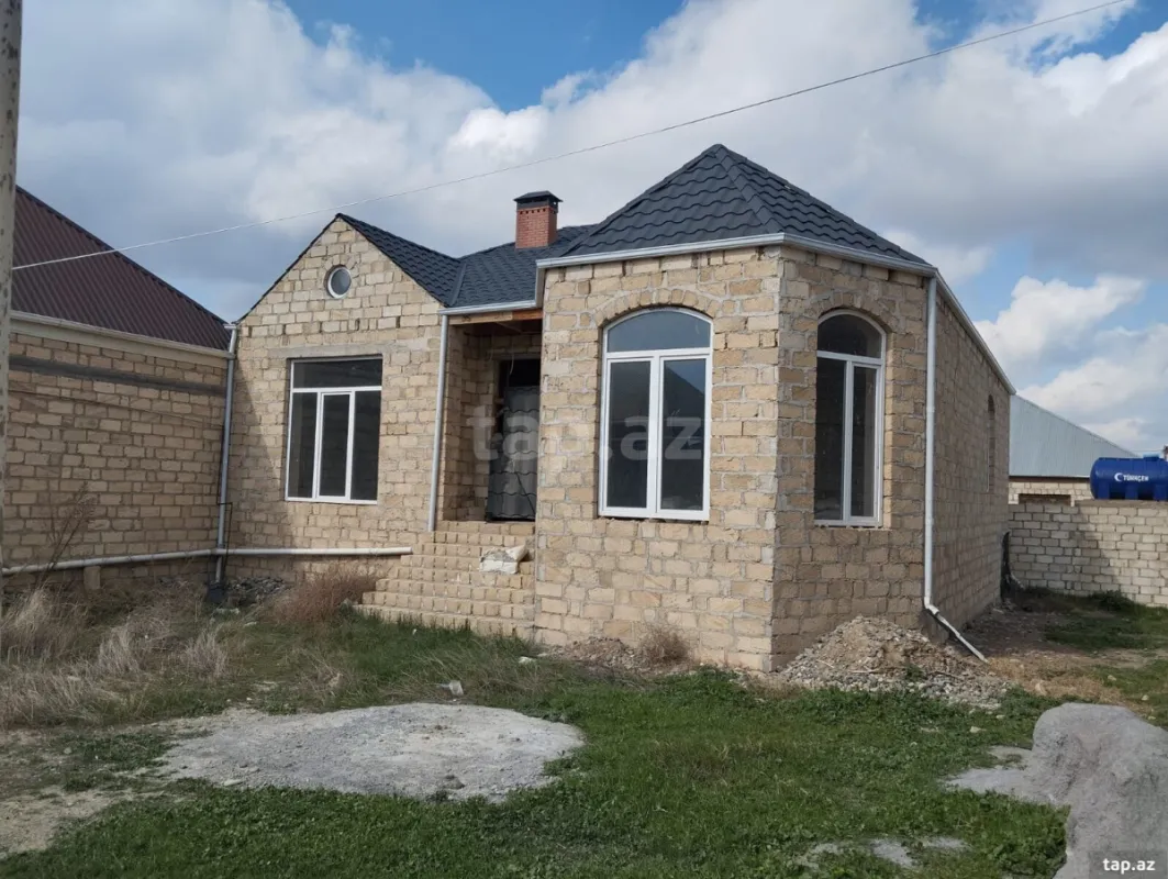 Satılır 4 otaqlı həyət evi 162 m²