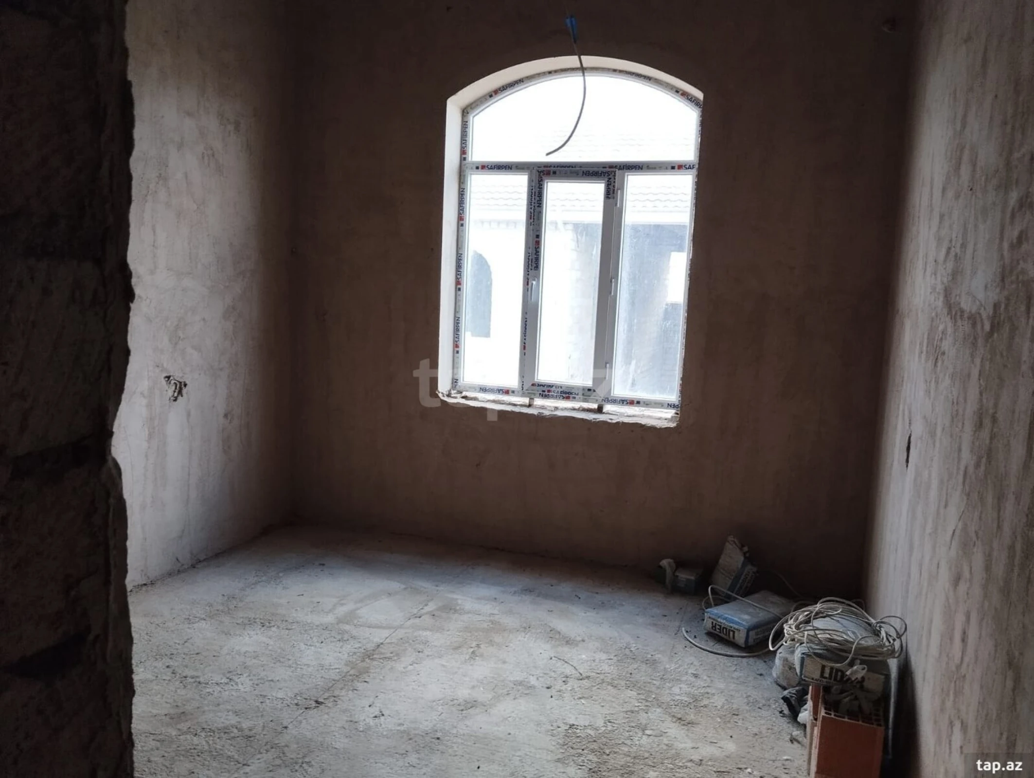Satılır 4 otaqlı həyət evi 162 m²