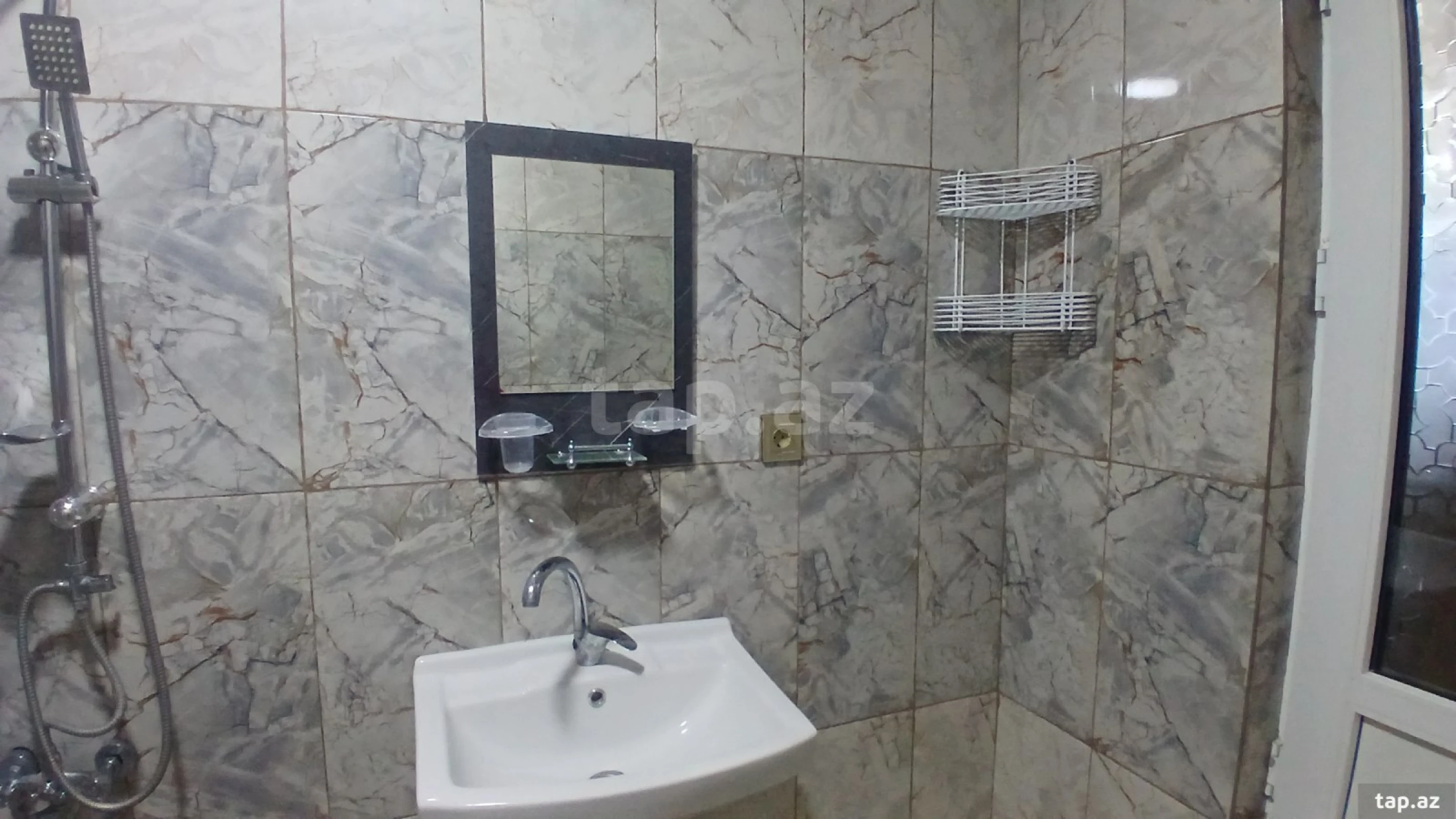 Kirayə verilir 3 otaqlı həyət evi