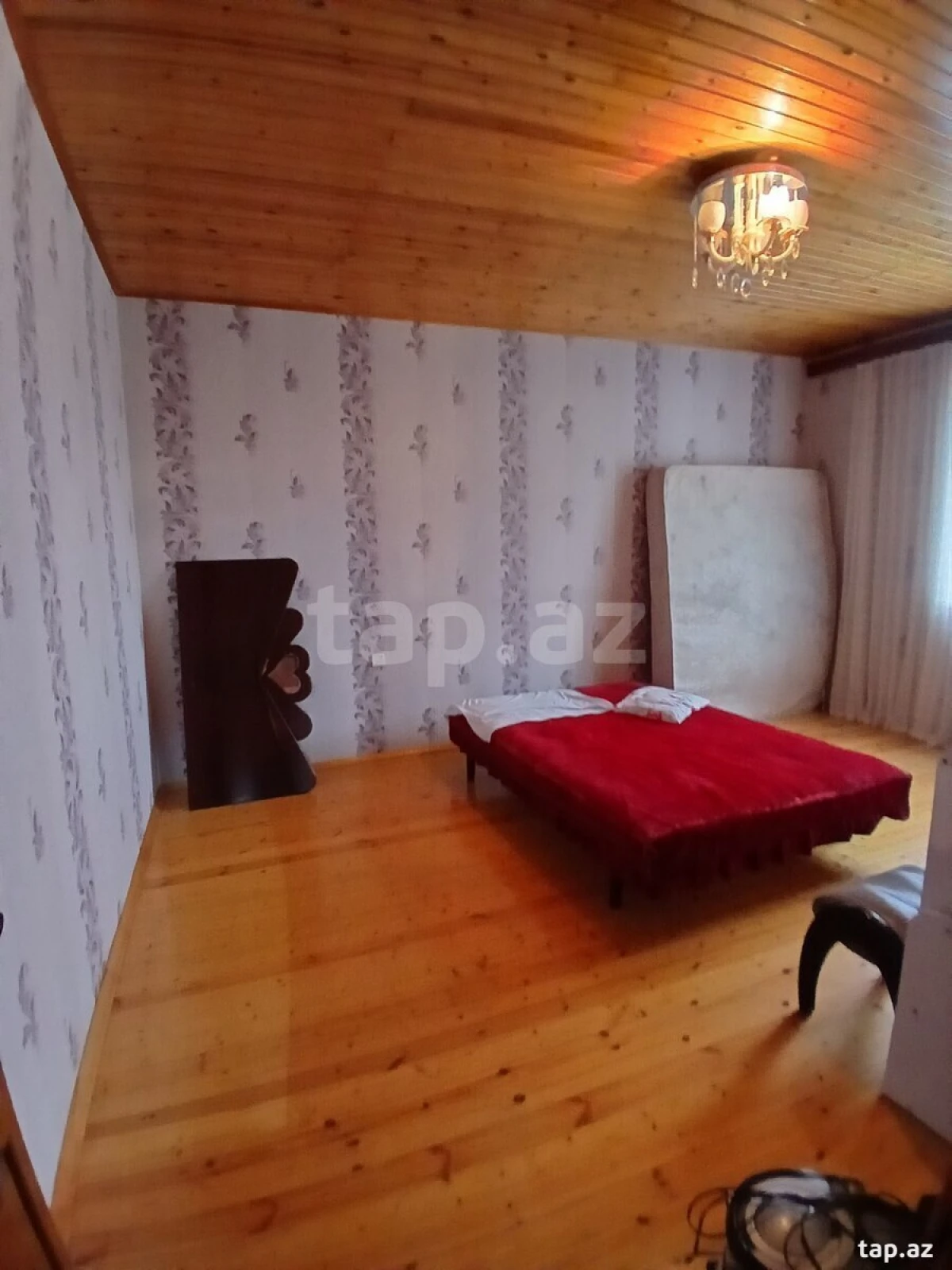 Satılır 9 otaqlı həyət evi