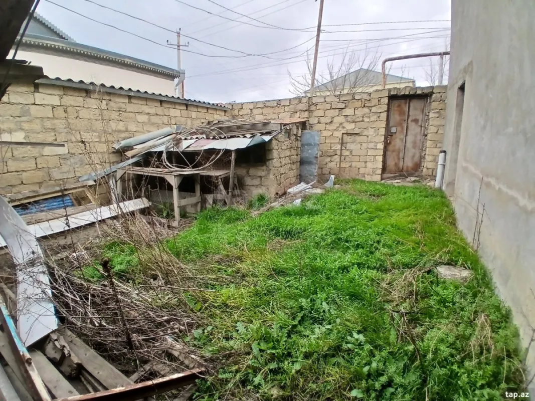 Satılır 9 otaqlı həyət evi