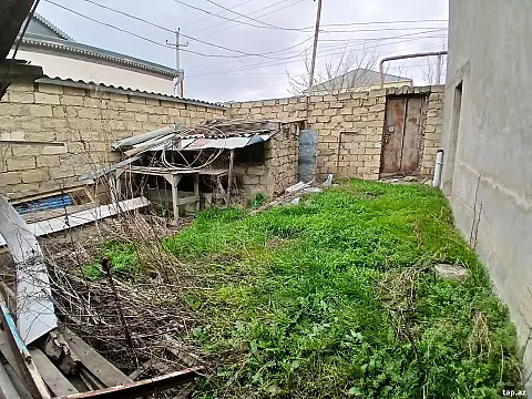 Satılır 9 otaqlı həyət evi