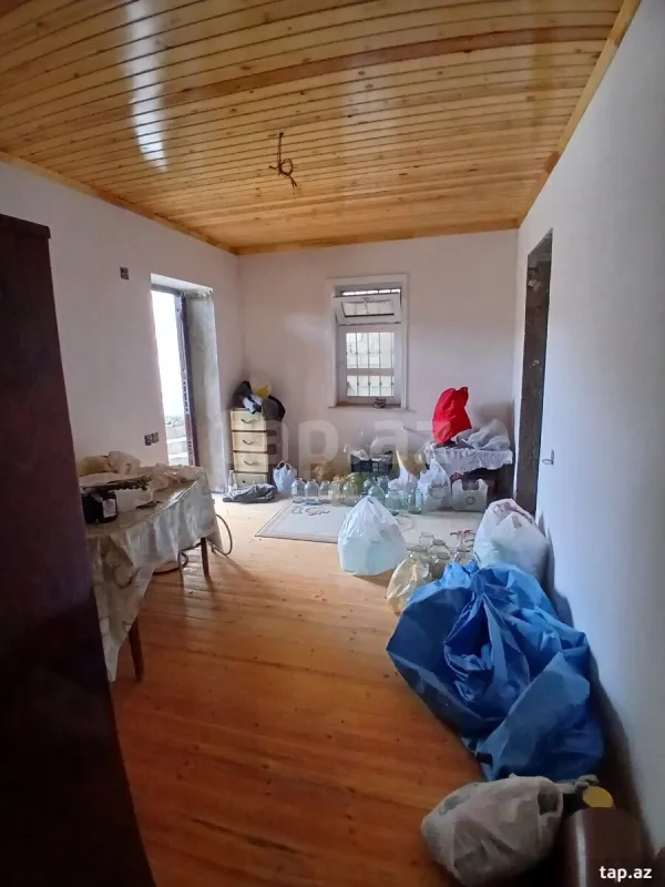 Satılır 9 otaqlı həyət evi