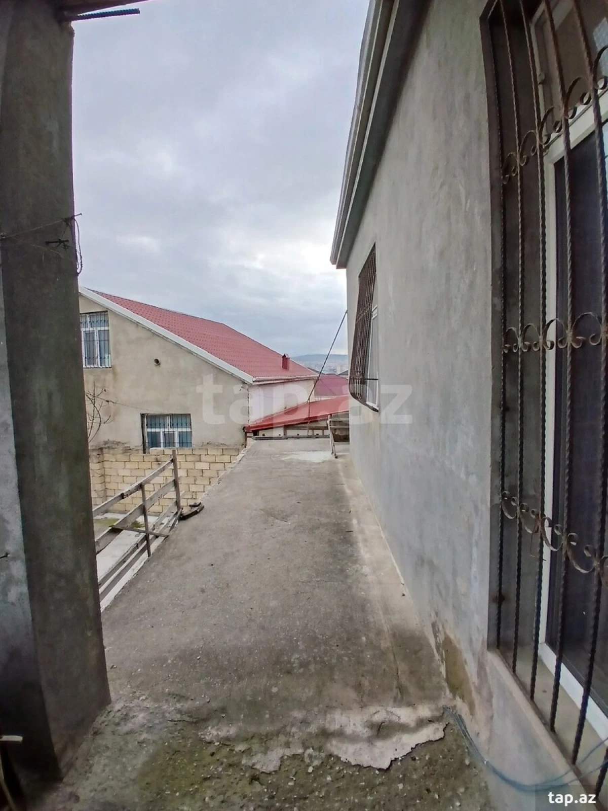 Satılır 9 otaqlı həyət evi