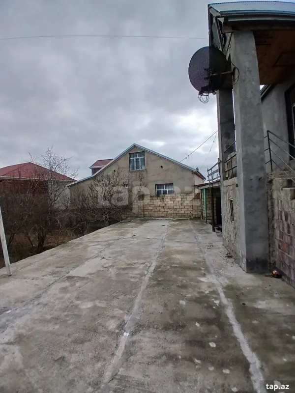 Satılır 9 otaqlı həyət evi