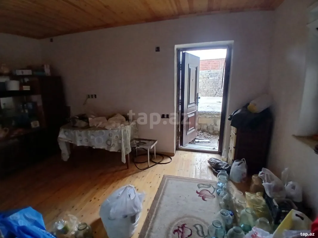 Satılır 9 otaqlı həyət evi