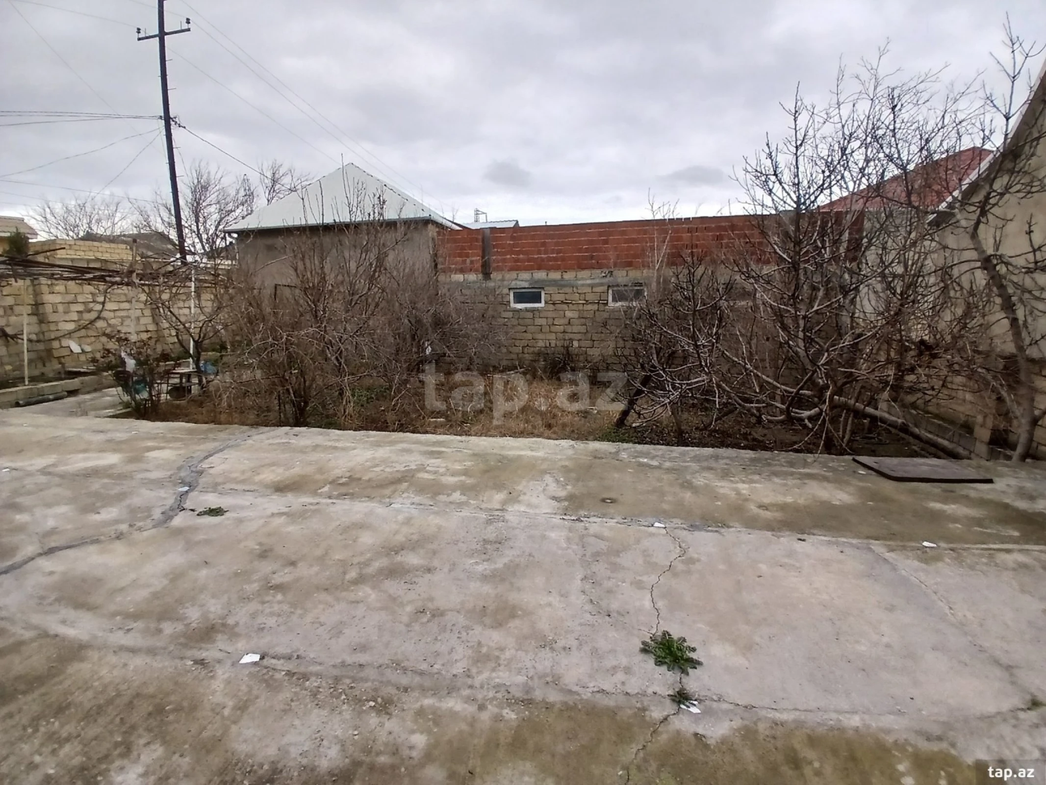 Satılır 9 otaqlı həyət evi