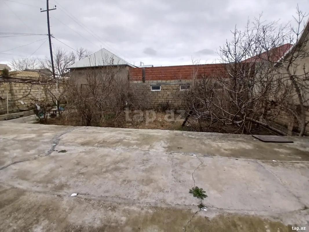 Satılır 9 otaqlı həyət evi