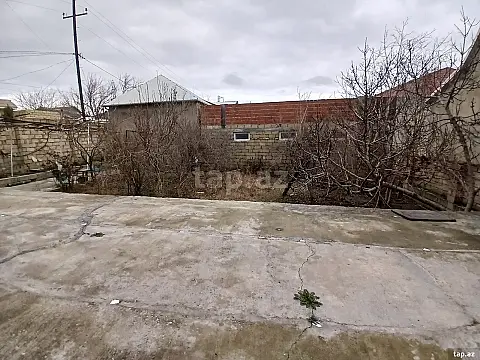 Satılır 9 otaqlı həyət evi