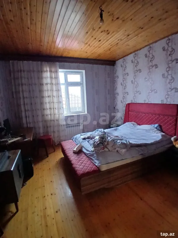 Satılır 9 otaqlı həyət evi
