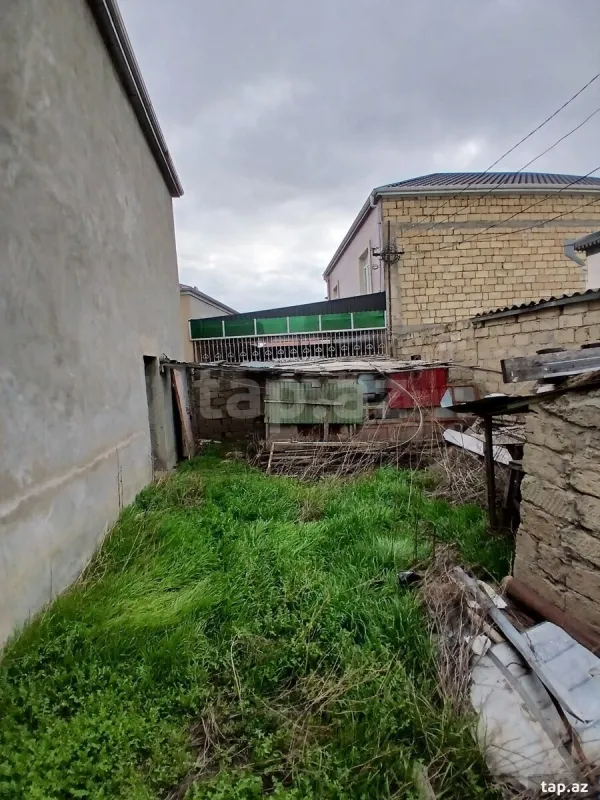 Satılır 9 otaqlı həyət evi