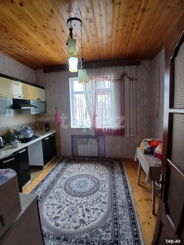 Satılır 9 otaqlı həyət evi