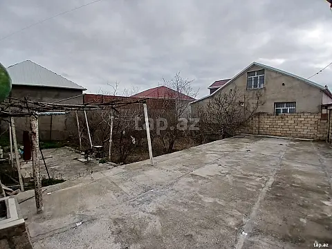 Satılır 9 otaqlı həyət evi
