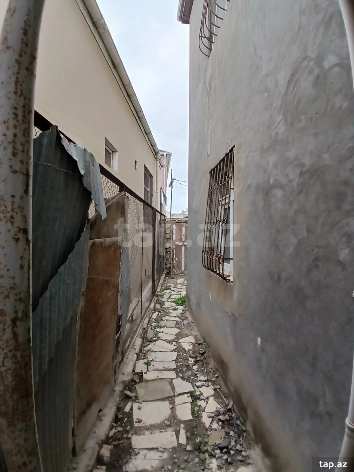 Satılır 9 otaqlı həyət evi