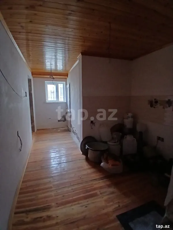 Satılır 9 otaqlı həyət evi