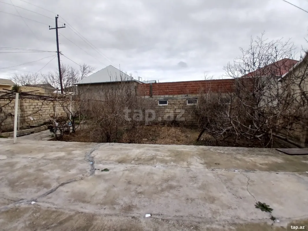 Satılır 9 otaqlı həyət evi