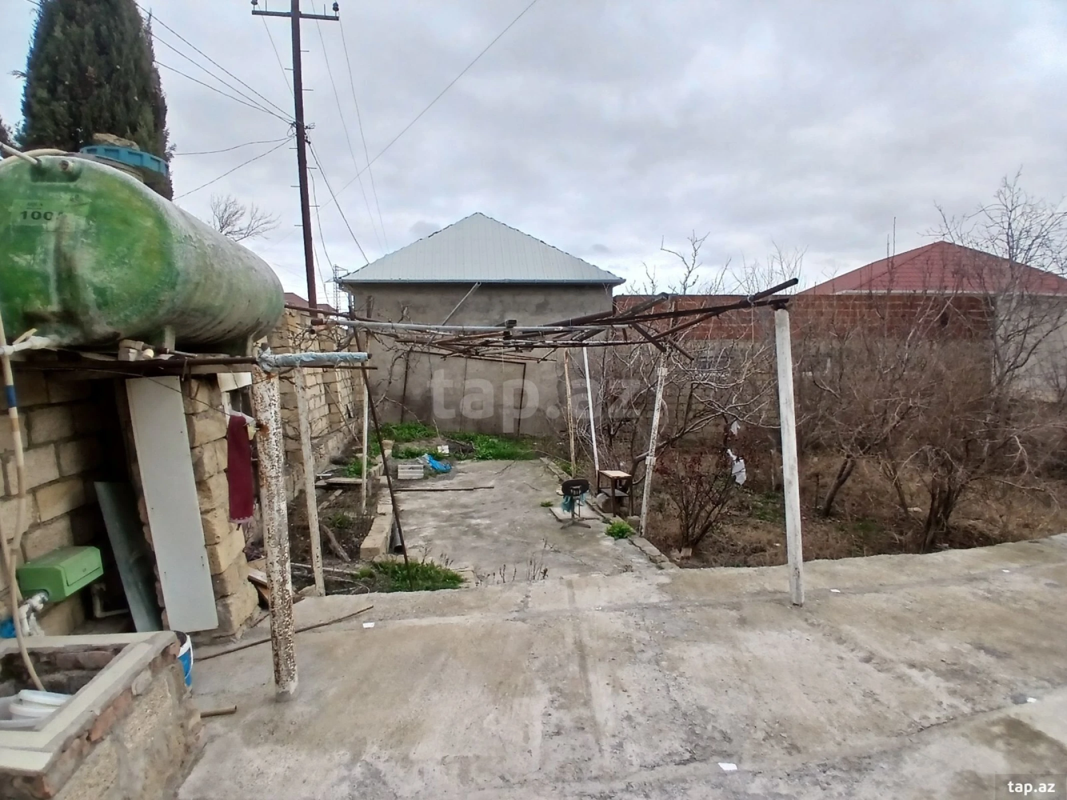 Satılır 9 otaqlı həyət evi