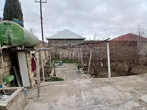 Satılır 9 otaqlı həyət evi