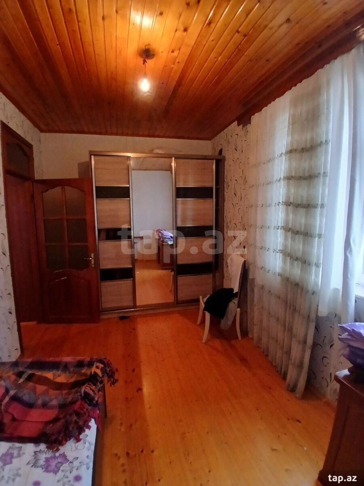 Satılır 9 otaqlı həyət evi